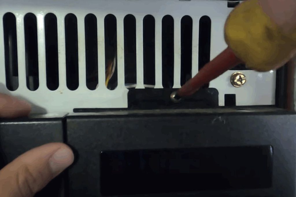 Microwave Fan Won't Turn Off? [Follow These Steps To Fix]